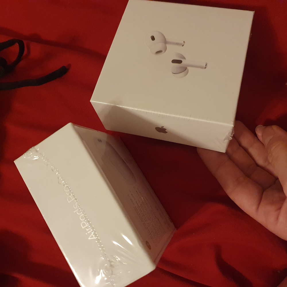 4 Pk Bundle Apple AirPods Pro with MagSafe Charging Case